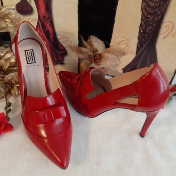 red pumps size 7